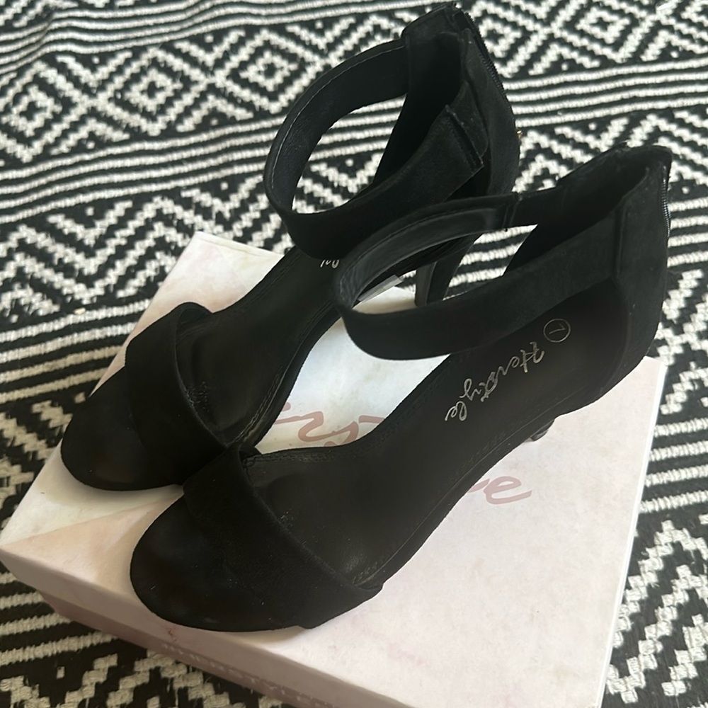 Black heels with strap